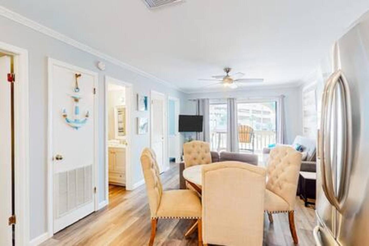 2 Pools-smart Tvs-bbq-10mins To Hangout-balcony Apartment *