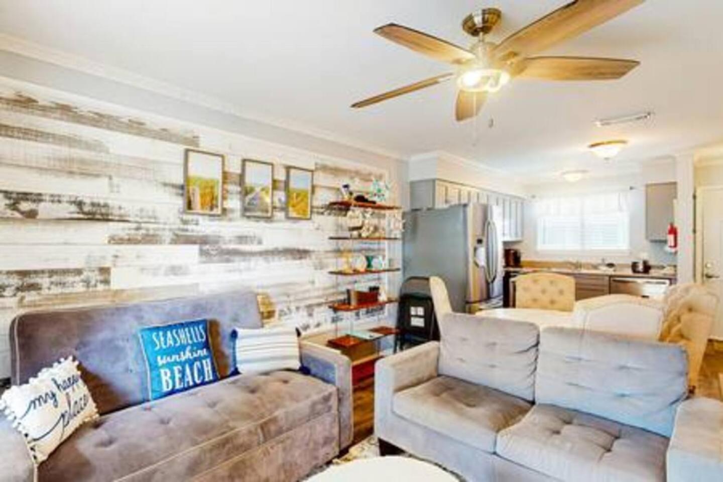 Apartment 2 Pools-smart Tvs-bbq-10mins To Hangout-balcony
