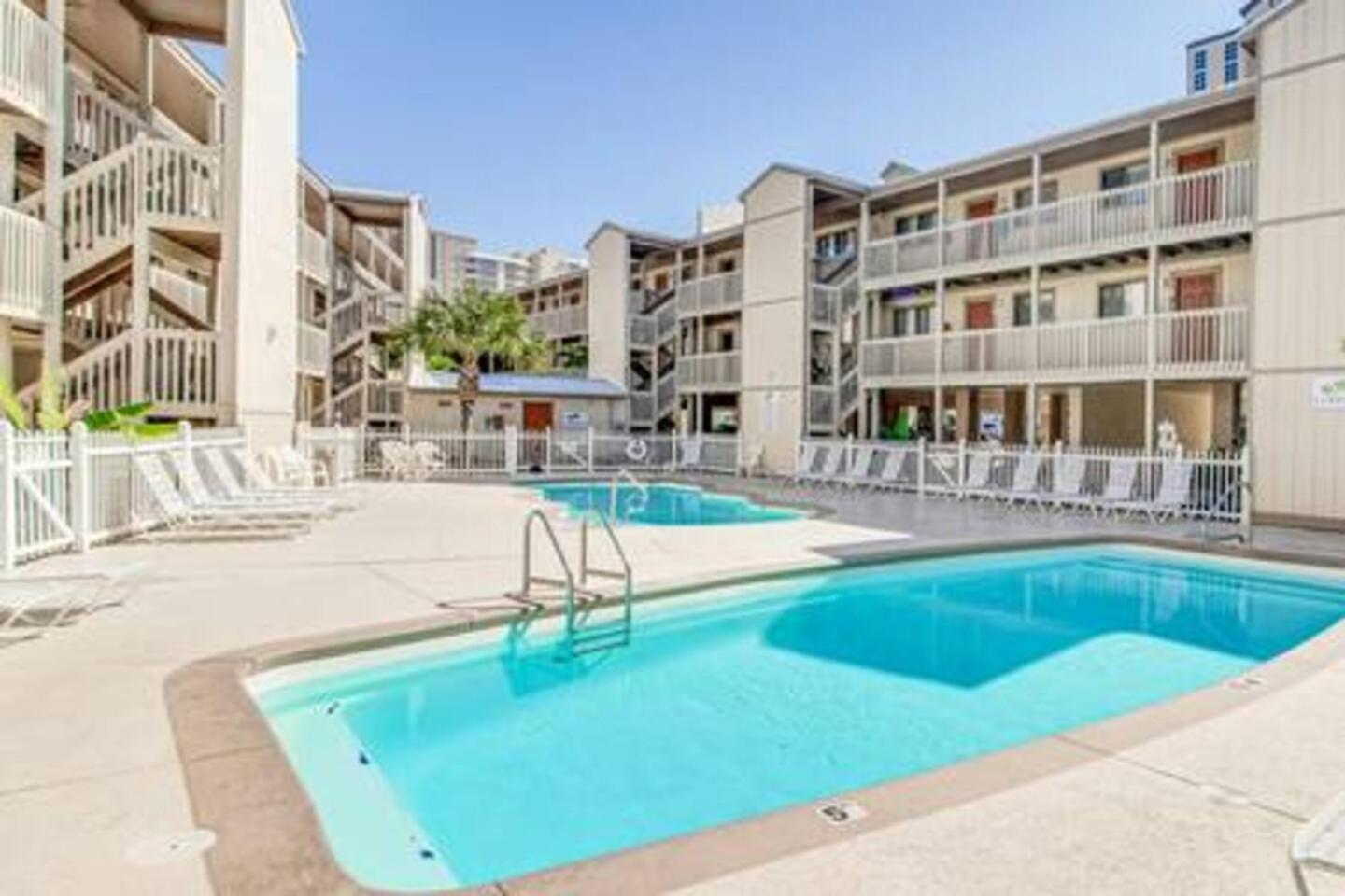 Apartment 2 Pools-smart Tvs-bbq-10mins To Hangout-balcony Gulf Shores